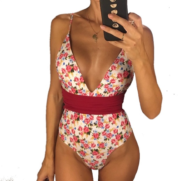 ❤️SALE❤️ White pink floral plunge belt one piece - Picture 5 of 6